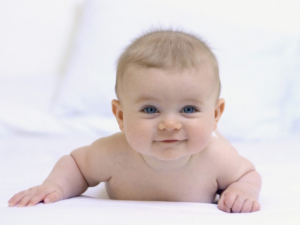 cute baby 1024x768 Τα χαμηλά επίπεδα βιταμίνης D κατά την εγκυμοσύνη σχετίζονται με το σωματικό λίπος των παιδιών
